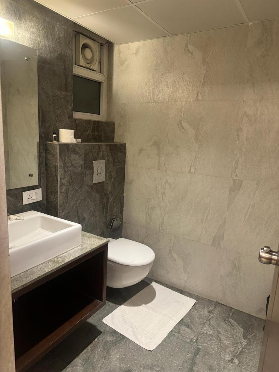 Hotel Luxury Resident - Banjara Hills City View With Complimentary Breakfast Hyderabad Exterior photo