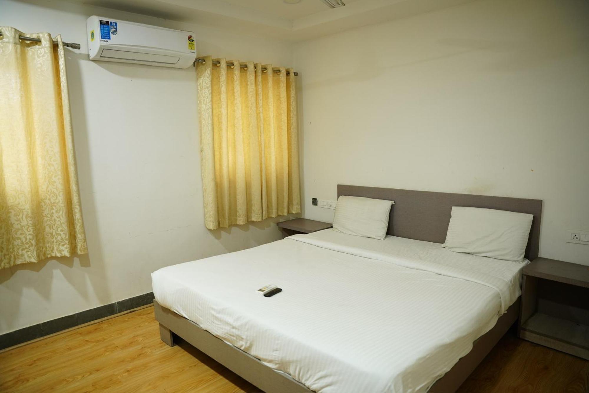 Hotel Luxury Resident - Banjara Hills City View With Complimentary Breakfast Hyderabad Exterior photo